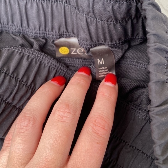 Zella black shorts - Picture 2 of 3